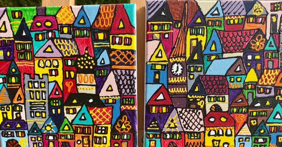Diptyque de deux petites villes denses multicolores côte à côte