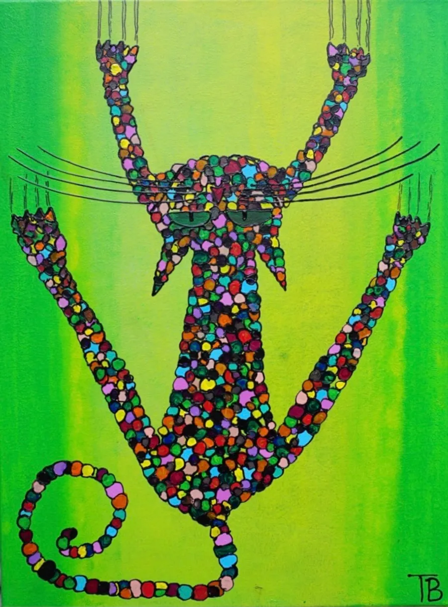 Peinture d'un chat accroché en mosaïque multicolore sur fond vert vif